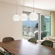 BALL S 3-flammige Opalglas Pendelleuchte 3-flammige Pendelleuchte fr gleichmiges Licht am Esstisch.