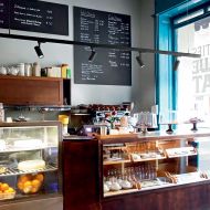 FLUX Schienen-Spot dreh- und schwenkbar Flexible Spot-Strahler fr Verkaufstheke.