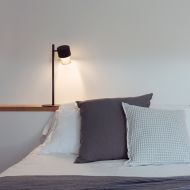 CAIN Design Tischleuchte mit Textil Nachttischlampe im schlichten, modernen Design.