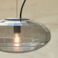 MAGLIA Pendelleuchte mit ovalem Glas Angenehm gebrochenes Licht mit gemustertem Schirm.