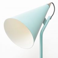 JEENA Moderne Bodenstehleuchte mit spitzem Kegelschirm Trichterfrmgier Schrim mit Chrom-Element.