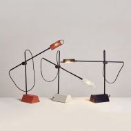 H2 Design Tischleuchte aus Spanien Design Schreibtischleuchte, erster Entwurf 1969.