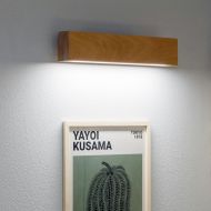 FELO Schmale LED Wandlampe aus Holz Auch als Bilderleuchte macht die Leuchte eindruck.