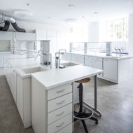 MAX LED Deckenleuchte aus Acrylglas Flimmerfreie Deckenleuchte - Schullabor.
