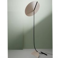 RONIN Modern design floor lamp Schirm und Fu in der Farbe Sahara.