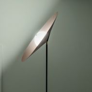 RONIN Modern design floor lamp LED Lichtquelle mit Diffusor verblendet.