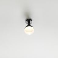 HELM Puristische Lampenhalterung Die Leuchte kann auch als Deckenlicht montiert werden.