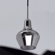 SPUN Kleine Chrom-Pendelleuchte Ensprechende Pendellampe mit silbernen Glasschirm.