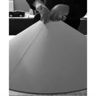 CIM Pendelleuchte mit groem Schirm Die Textil-Lampenschirme werden von Hand gefertigt.