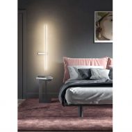 OUTLINE Long designer wall lamp Helles Licht am Bett mit der langen Wandleuchte.