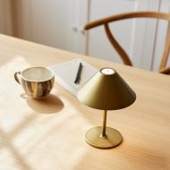 HATTY Akku Tischleuchte Stilvolle Akku-Tischleuchte in Messing-Antik.