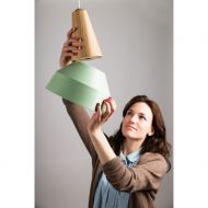 EIKON SHELL Groe Pendelleuchte aus Holz und Metall Einfaches Austauschen des Lampenschirms.