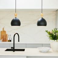 THEO Pendelleuchte Metall & Holz Schne Pendellampen ber der Kcheninsel.