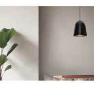 LULa Pendellampe aus Metall Einfache Pendellampe in Schwarz, Esstisch.