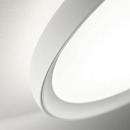 HENNESSY Flache Deckenleuchte mit Up-light LED Deckenlampe mit weier Halterung.