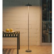 PORTE Stehleuchte au�en dimmbar Akku Lange Bodenstehleuchte im moderne Design.