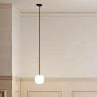 ACAI Opalglas Pendelleuchte Kleine Glas-Pendelleuchte, Halterung in Schwarz.