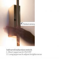 STICK Lange Wandleuchte Wandleuchte mit Gesture-Dimming am Wandteil.