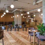 OLANA Weie Kugelglas Pendelleuchte - Sonderangebot Beleuchtung eines Cafs mit der Kugelleuchte  20 cm.