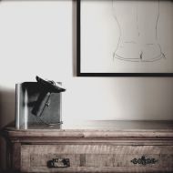 IRON BEAM Design-Tischleuchte Gezielte Objektbeleuchtung