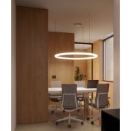 COURAGE Ring-H�ngeleuchte in f�nf Gr��en Helle Ring-H�ngeleuchte (hier B�ro/Office).