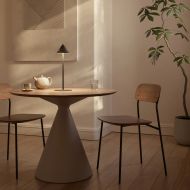 MARBLE Kleine Design-Tischleuchte mit Marmor-Schirm Kleine Design-Tischleuchte