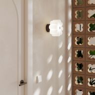 FLORA Dekorative Wandleuchte Dimmbare Wandleuchte aus Glas in Blumenform