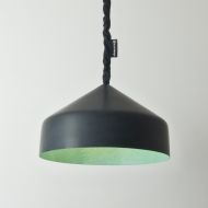CYRCUS LAVAGNA pendant light in slate Trkise Innenfarbe.