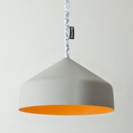 CYRCUS CEMENTO Hngeleuchte in Zement Orange Innenfarbe.