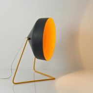 CYRCUS F LAVANGA design floor lamp from Italy Stahl-Fu und Innenflche orange.