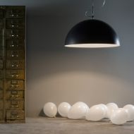 MEZZA LUNA LAVAGNA sehr groe Hngeleuchte mit Tafel-Lack Beeindruckende Design Hngeleuchte in Halbkugelform.