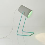 PAINT T CEMENTO Design Tischleuchte aus Italien Innenfarbe und Stahl-Halterung trkis.