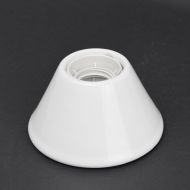 TRIANGLE Deckenhalterung Porzellan weiss Schlicht-weie Lampenhalterung aus Porzellan.