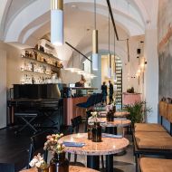 KNALLA 23 Zylindrische Beton Pendellampe mit Metall Stilvolle Beleuchtung fr Caf mit den Beton-Leuchten.