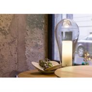 METAFISICA Knstlerische Tischleuchte METAFISICA erfllt hchste Ansprche in Form, Farbe und Verarbeitung.