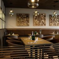 LEGR Rauchglas-Pendelleuchte mit LED Projekt Weineck, Hotel Neptun Warenmnde.