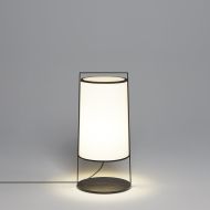 MACAO Schlichte Tischleuchte mit Stoffschirm in Wei oder Beige mit schwarzem Netz Schlichte Tischleuchte in Anlehnung an japanische Laternen.