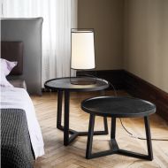 MACAO Schlichte Tischleuchte mit Stoffschirm in Wei oder Beige mit schwarzem Netz Wohnliches Raumlicht und elegant-minimalistisches Design.