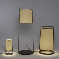 MACAO Schlichte Tischleuchte mit Stoffschirm in Wei oder Beige mit schwarzem Netz Leuchten mit Schirm in Beige.