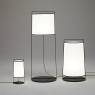 MACAO Schlichte Wandleuchte mit Stoffschirm Passend: Stehleuchten Serie mit harmonischer Ausstrahlung.