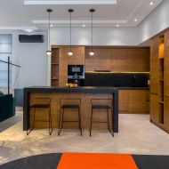 MUSE Kleine Pendelleuchte Schwarz u. Glas Die kleine Pendelleuchte zur Beleuchtung von Kchentresen.