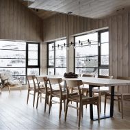 QUADRO Modulare Design Hngeleuchte Die Hngeleuchte ber lnglichem Tisch (Wohnhaus Norwegen).