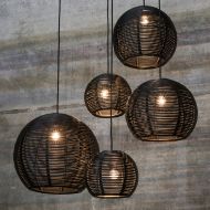 SANGHA Leuchte aus Rattan Gedmpftes Licht: Stimmungsvolles Arrangement der Kugellampen.