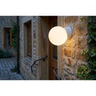 TED Robuste Feuchtraum- oder Aussenlampe mit Milchglas Sch�ne, klassische Au�enwandleuchte aus wei�em Porzellan.