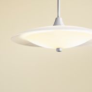 COUNT STEEL Skandinavische Opalglas Pendelleuchte Die Glas-Hngeleuchte mit verblendetem Leuchtmittel.