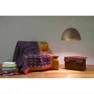 H2O hemispherical pendant light with golden interior Der italienische Hersteller versteht es neue Trends zu setzten.