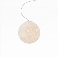 LUNA Mond-Leuchte aus weiem Kunstharz in vier Gren Mond-Lampe hngend.  35 cm.