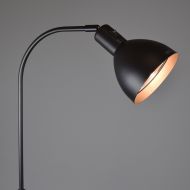 RABBIT Hhenverstellbare Stehleuchte mit beweglichem Schirm Stehleuchte in matt schwarz - beleuchtet.