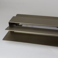 ALETA Lange LED Wandleucht in Wei, Messing, Zinn oder Bronze Massiv gearbeitete Metallstruktur mit verkleideten LED Modulen.