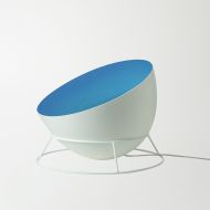 H2O F Halbkugelfrmige Bodenstehleuchte wei Farbvariante der Leuchte mit Blau.